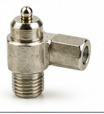 Angled oil cups